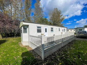Great Caravan With Spacious Decking Southview Holiday Park, Skegness Ref 33035V